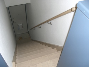 ２階入り口～階段